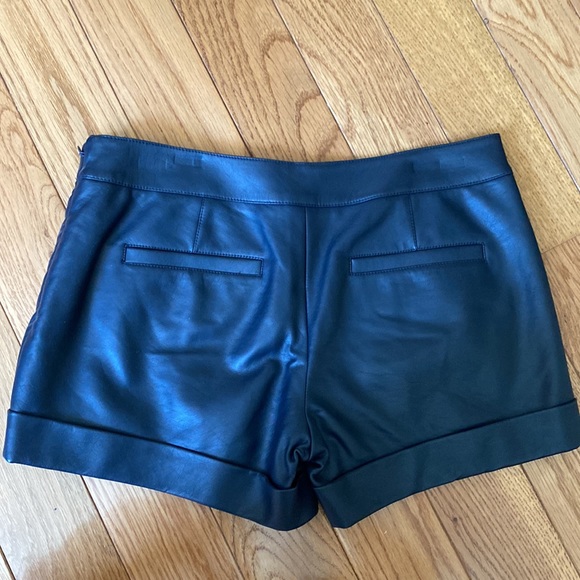 Club Monaco Faux Leather Shorts Size 0 Dark Navy - Picture 2 of 3